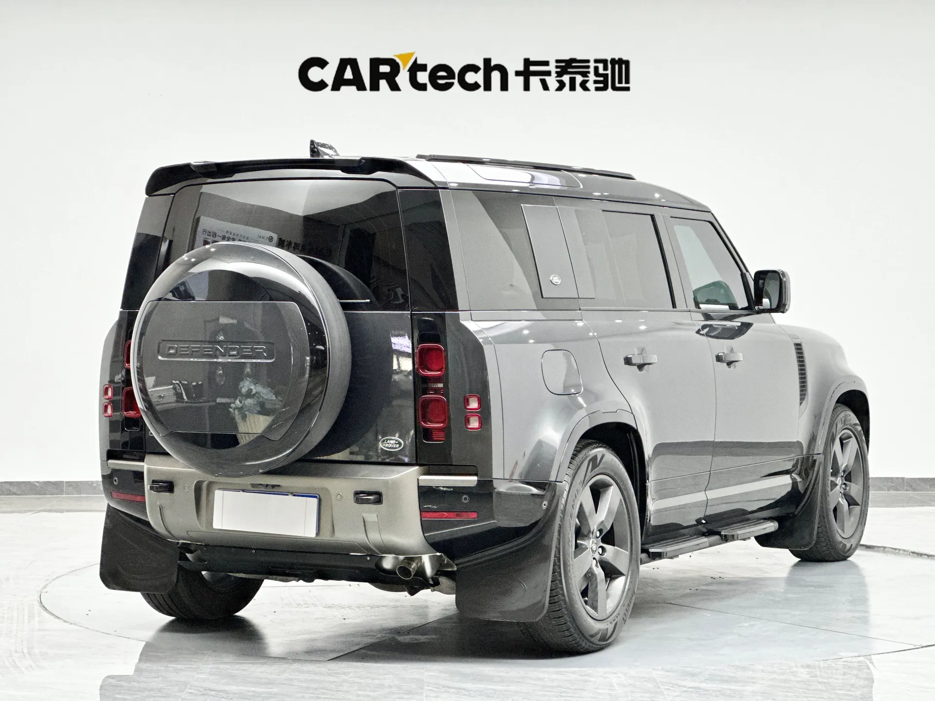 Land Rover Defender, 2024 8