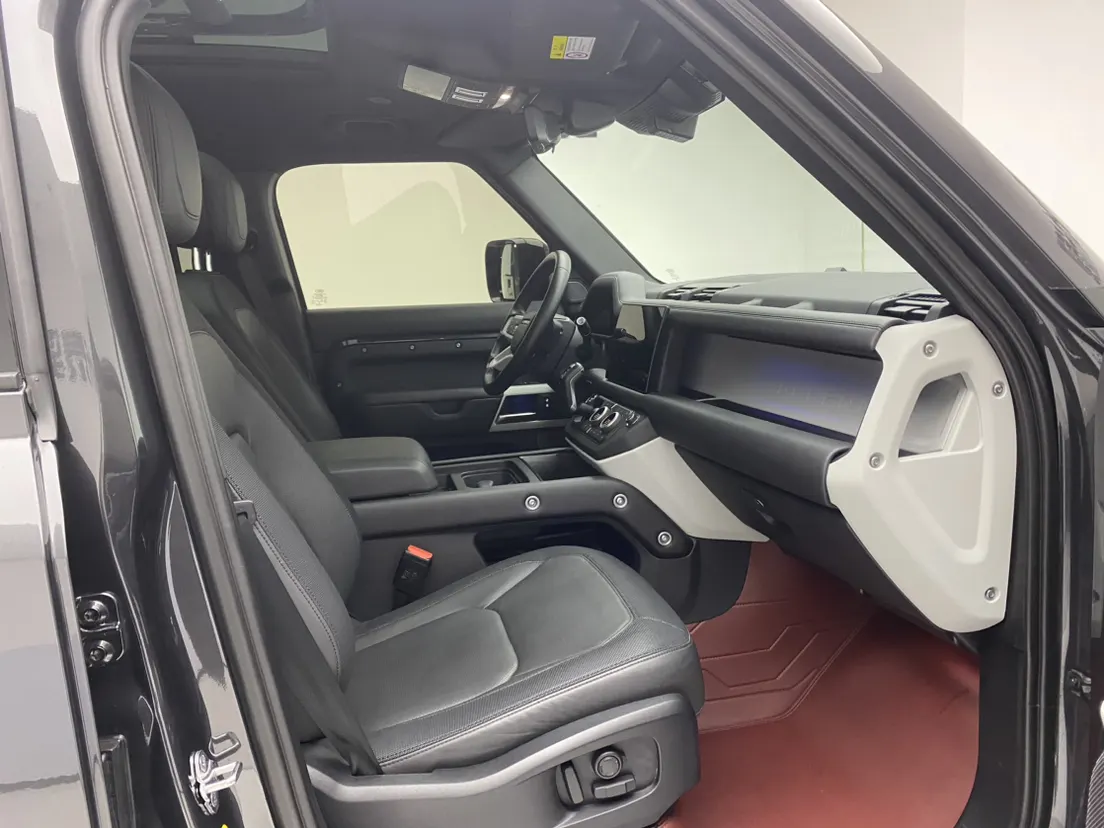 Land Rover Defender, 2023 18