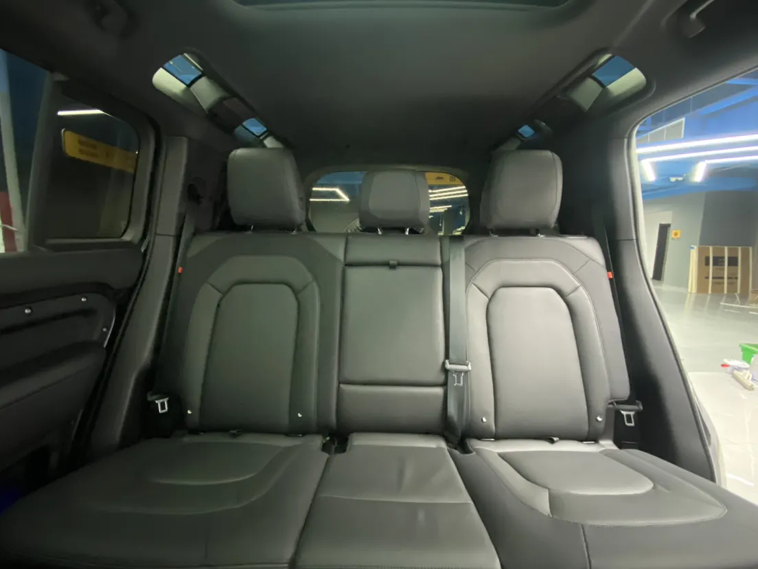 Land Rover Defender, 2023 19