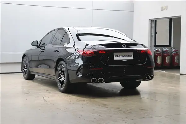 Mercedes-Benz E 300, 2024 26