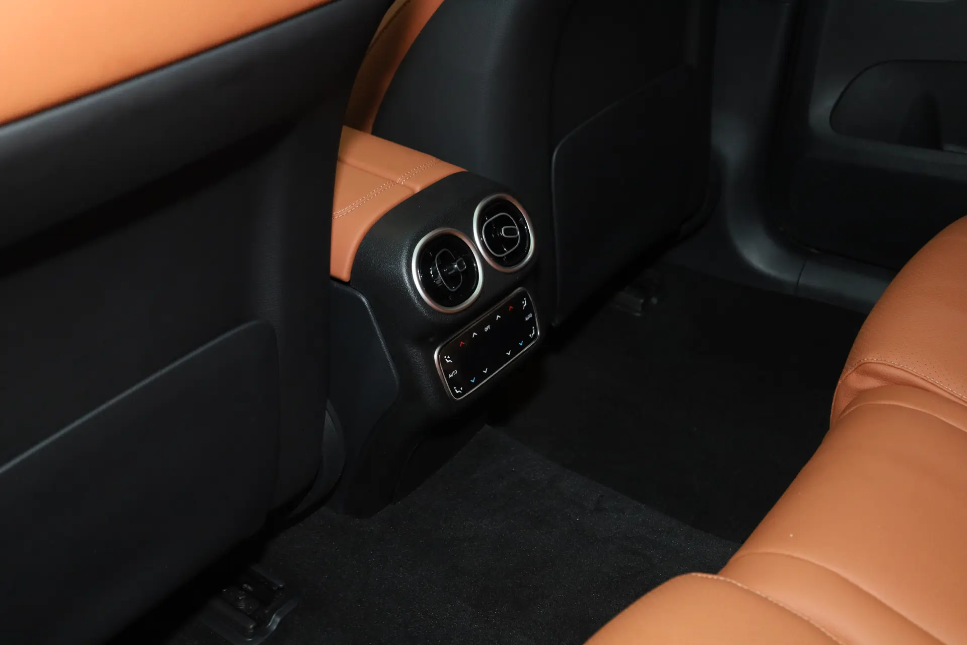 Mercedes-Benz GLC 260 L, 2026 28