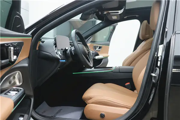 Mercedes-Benz E 300, 2024 все фото