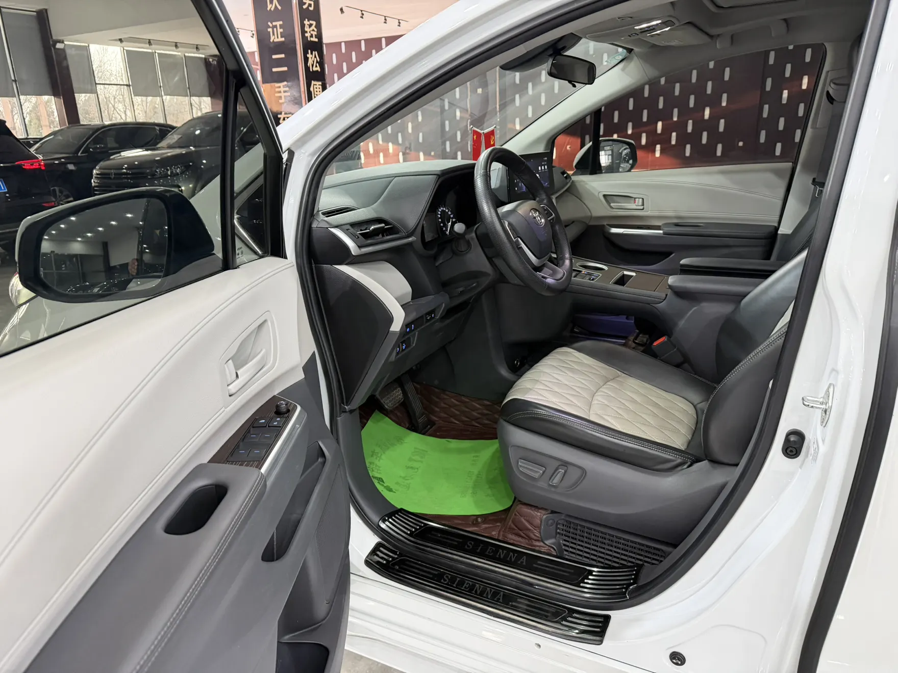 Toyota Sienna, 2022 12