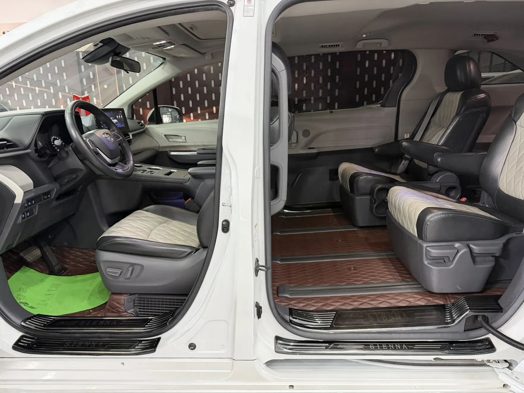 Toyota Sienna, 2022 11