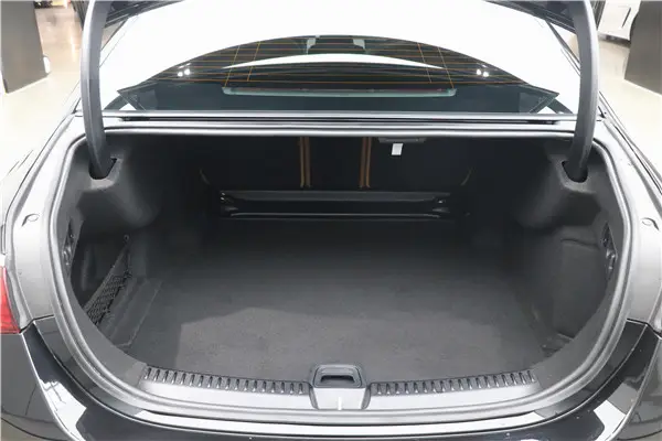 Mercedes-Benz E 300, 2024 25