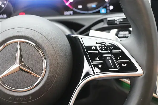 Mercedes-Benz E 300, 2024 16