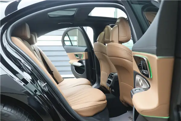 Mercedes-Benz E 300, 2024 23