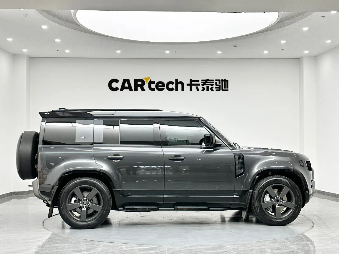 Land Rover Defender, 2024 4