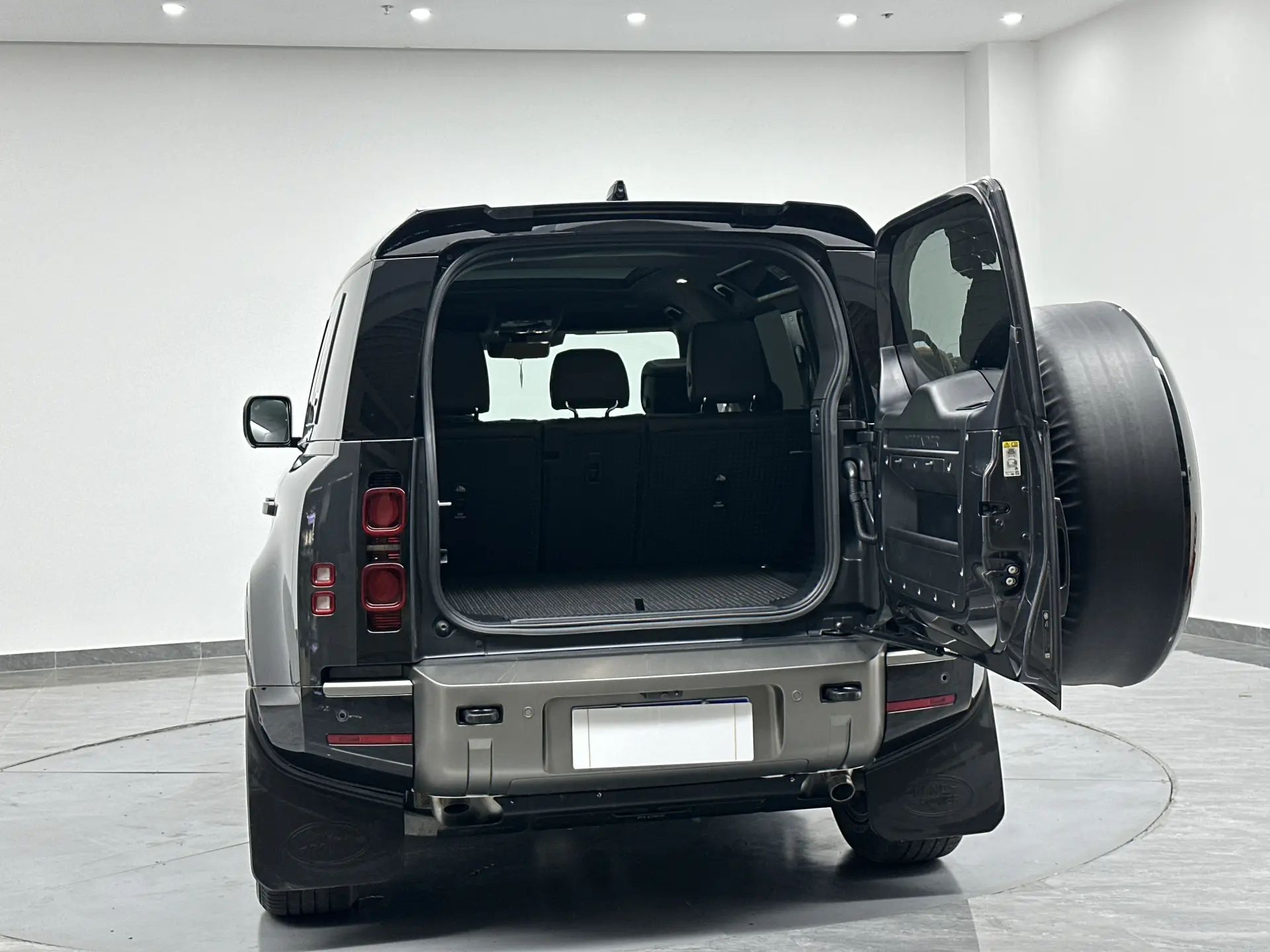 Land Rover Defender, 2024 28