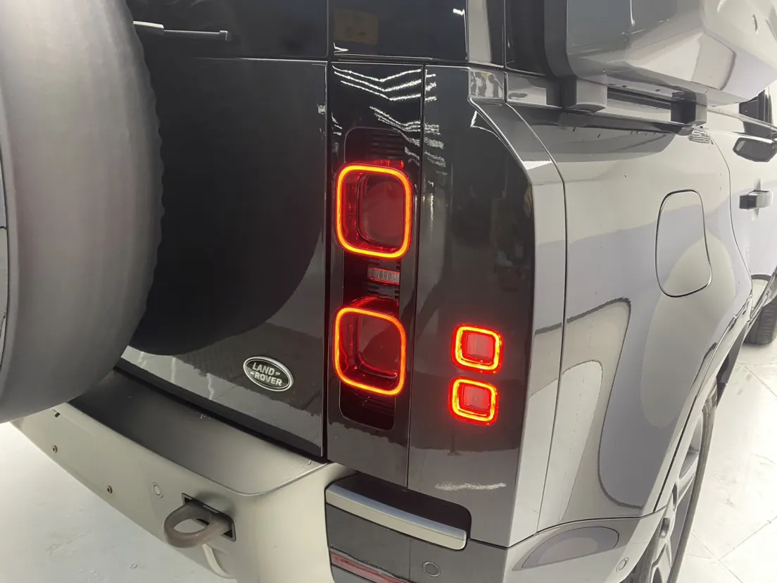 Land Rover Defender, 2023 10