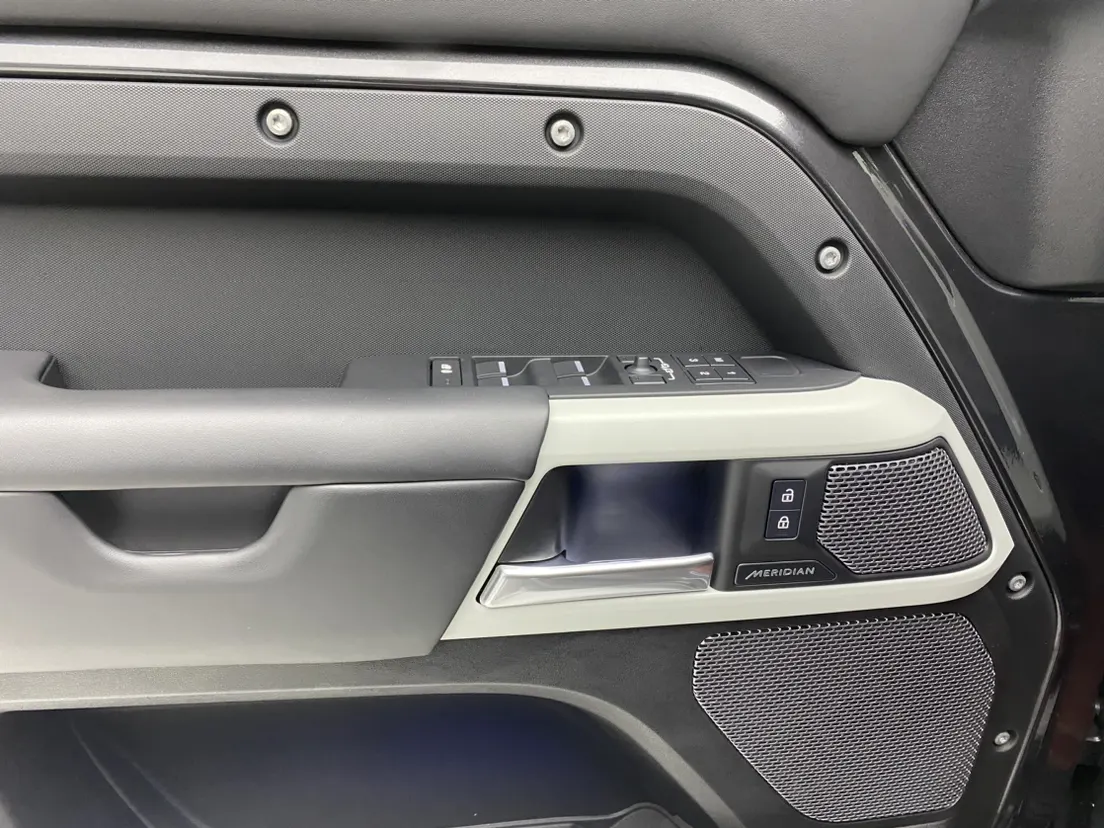 Land Rover Defender, 2023 26