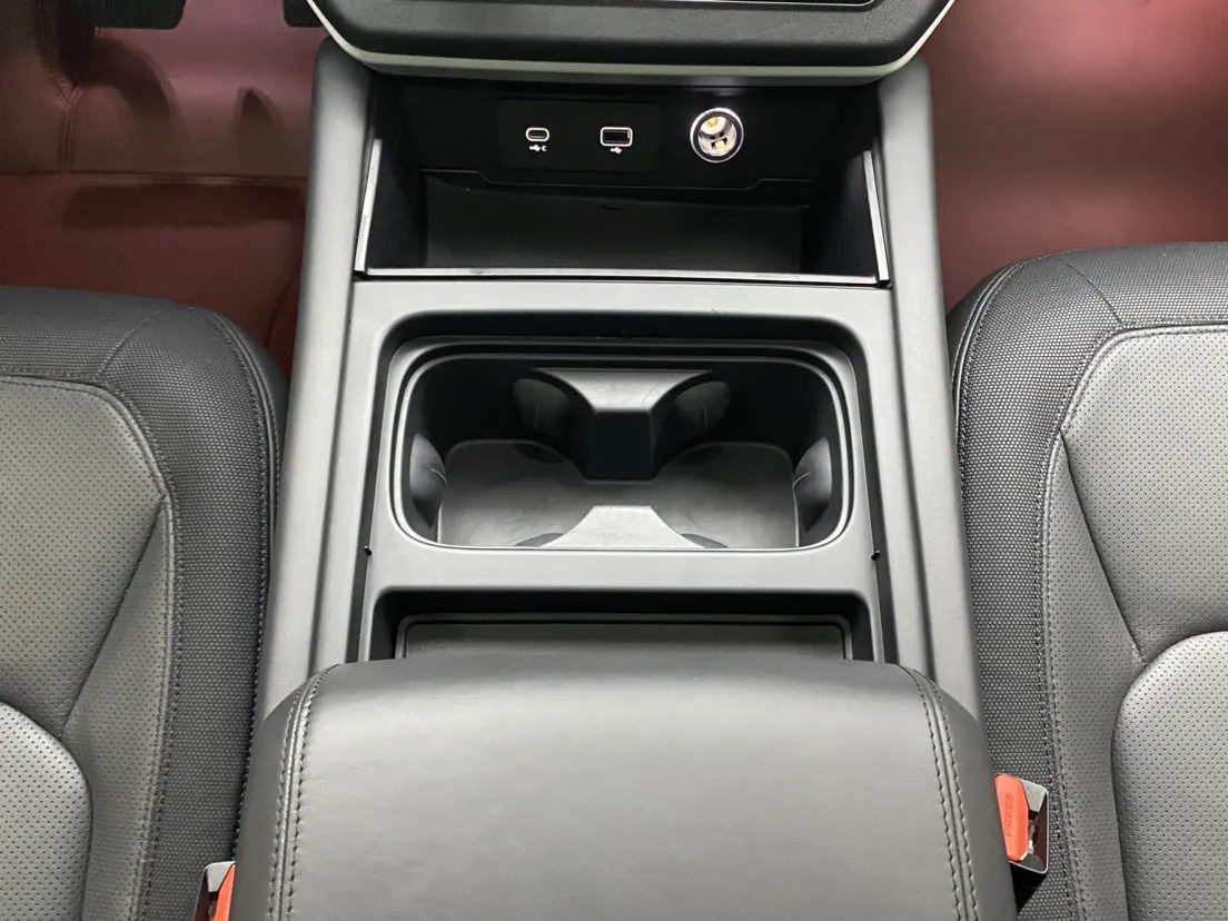 Land Rover Defender, 2023 22