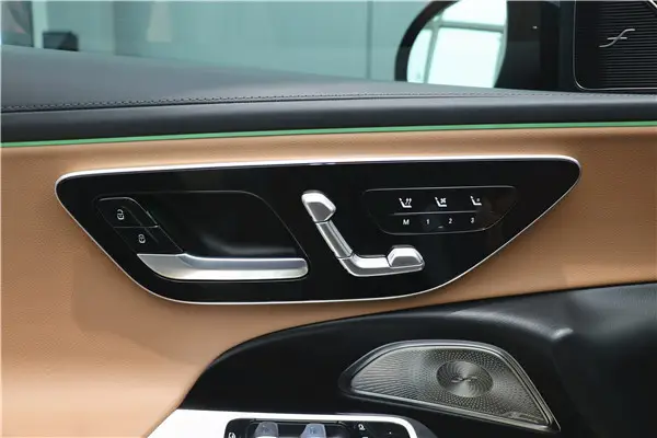 Mercedes-Benz E 300, 2024 11
