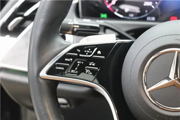 Mercedes-Benz E 300, 2024 15