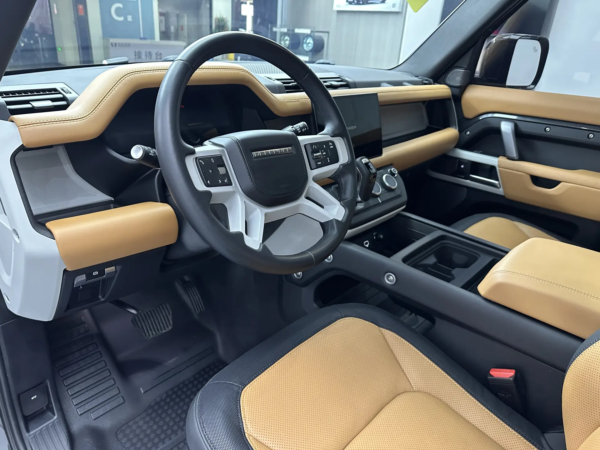 Land Rover Defender, 2024 12