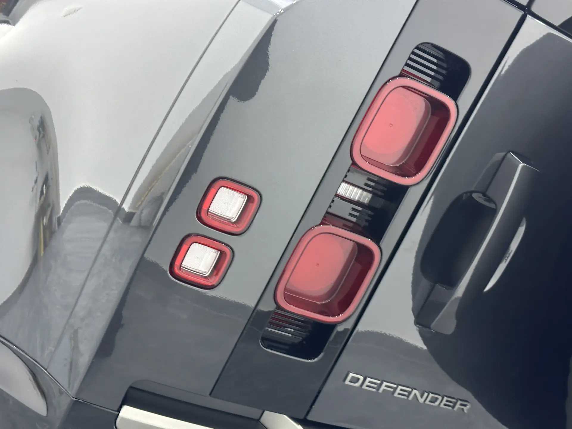 Land Rover Defender, 2024 19