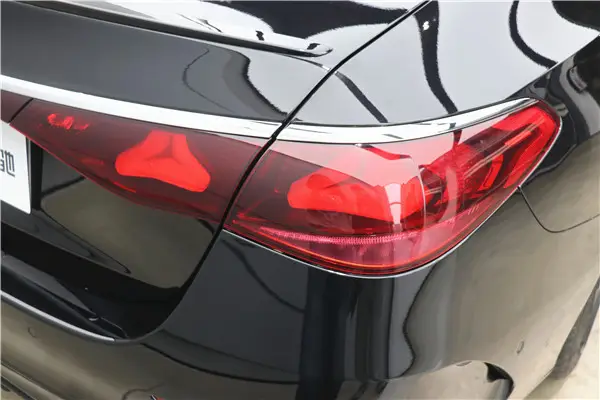 Mercedes-Benz E 300, 2024 28