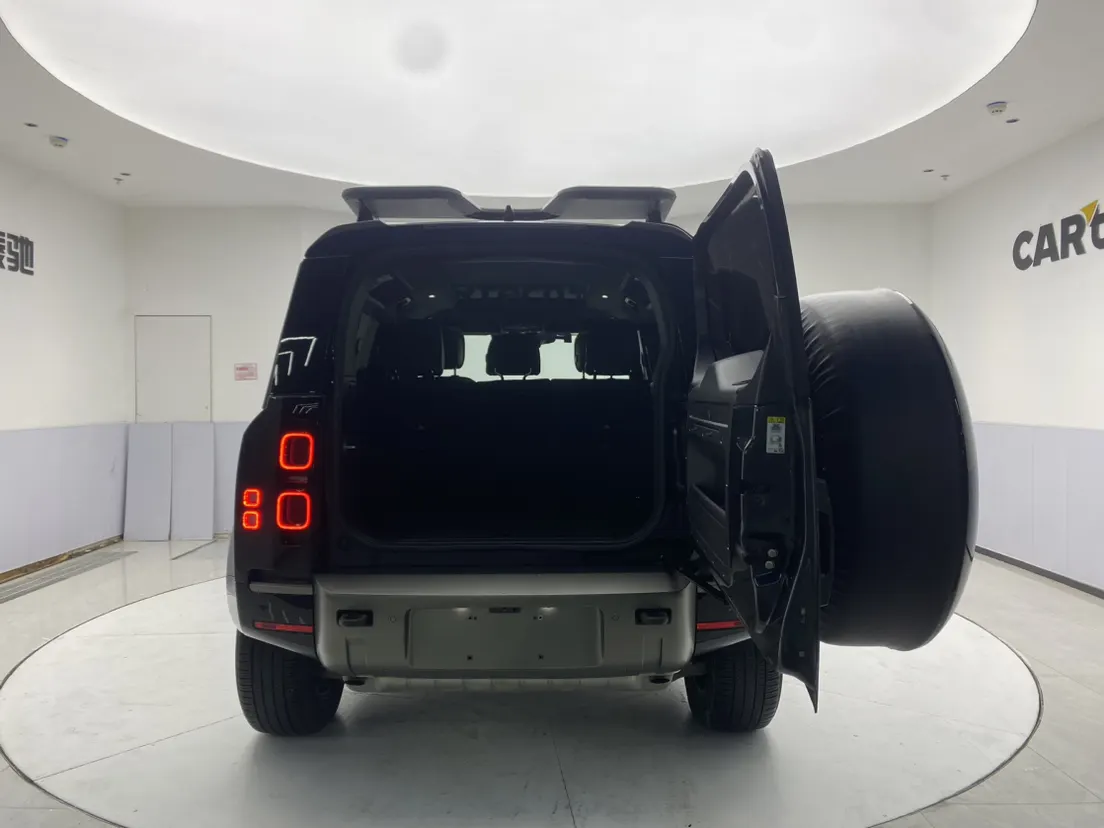 Land Rover Defender, 2023 29