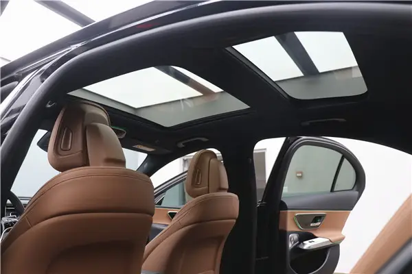 Mercedes-Benz E 300, 2024 19