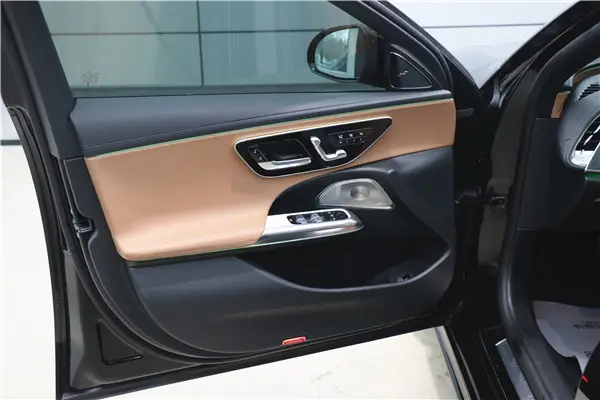Mercedes-Benz E 300, 2024 10