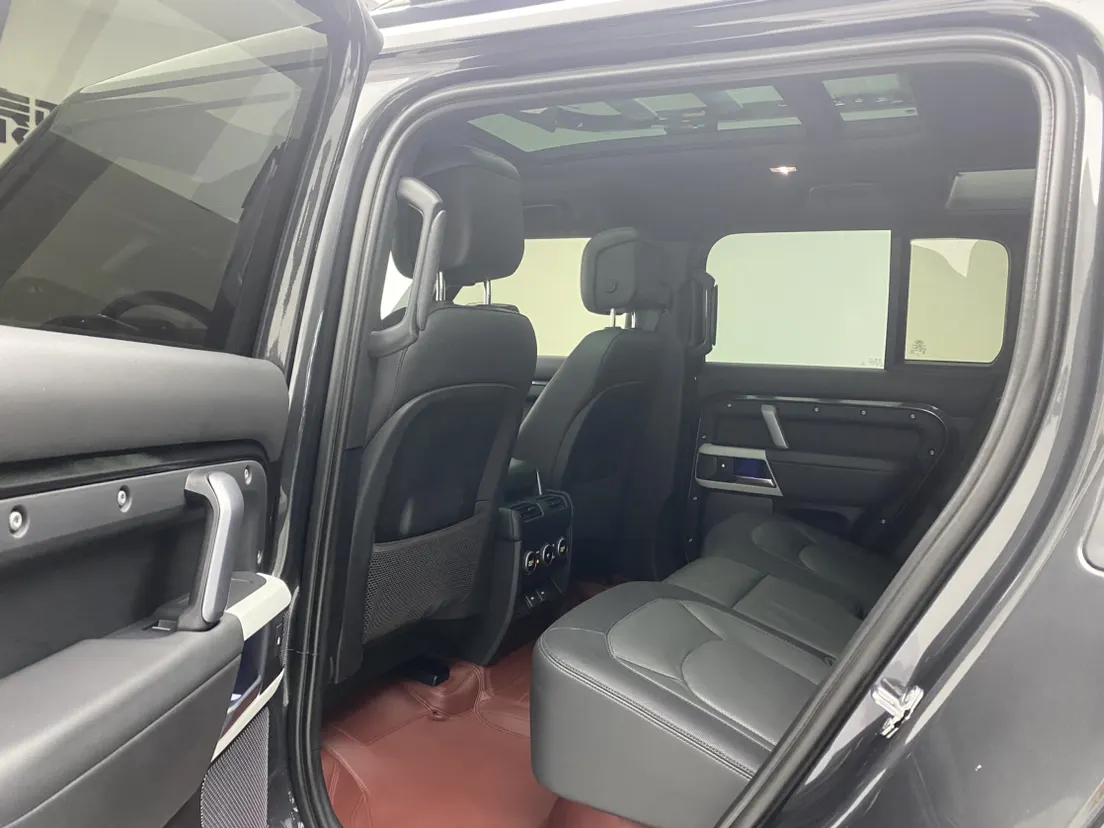 Land Rover Defender, 2023 25