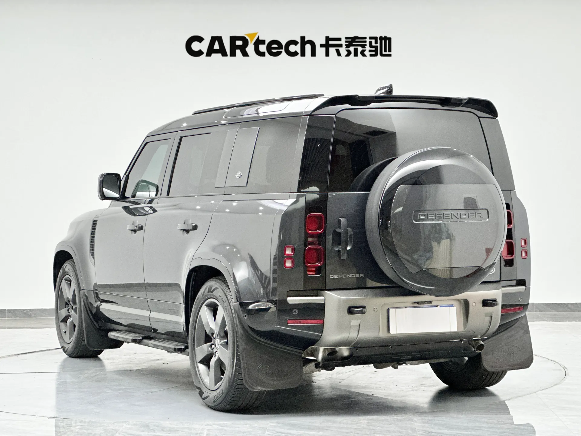 Land Rover Defender, 2024 6