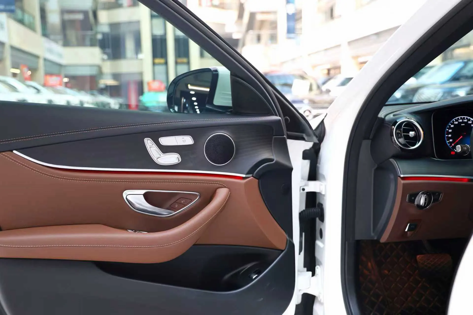 Mercedes-Benz E 260 L, 2023 10