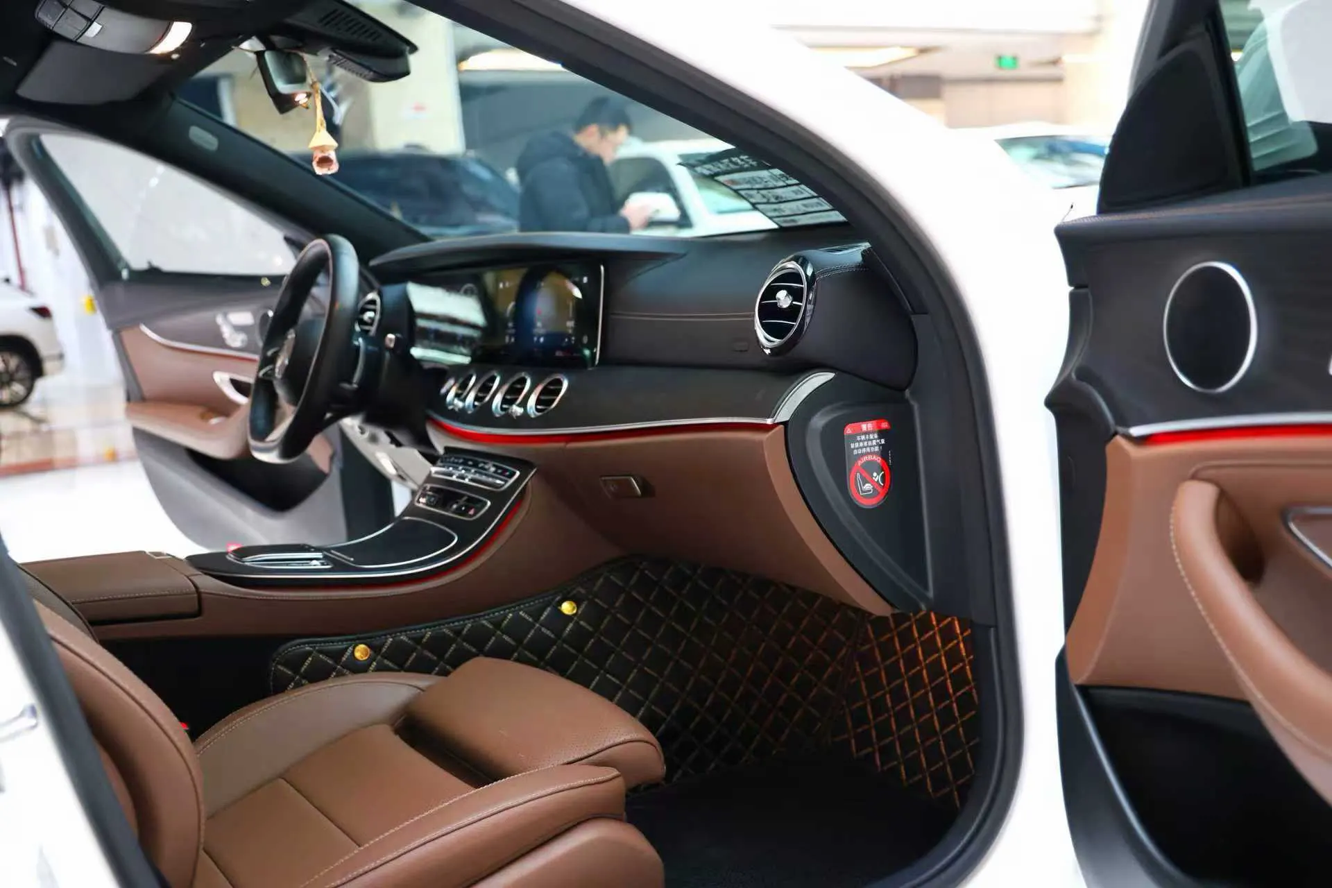 Mercedes-Benz E 260 L, 2023 12