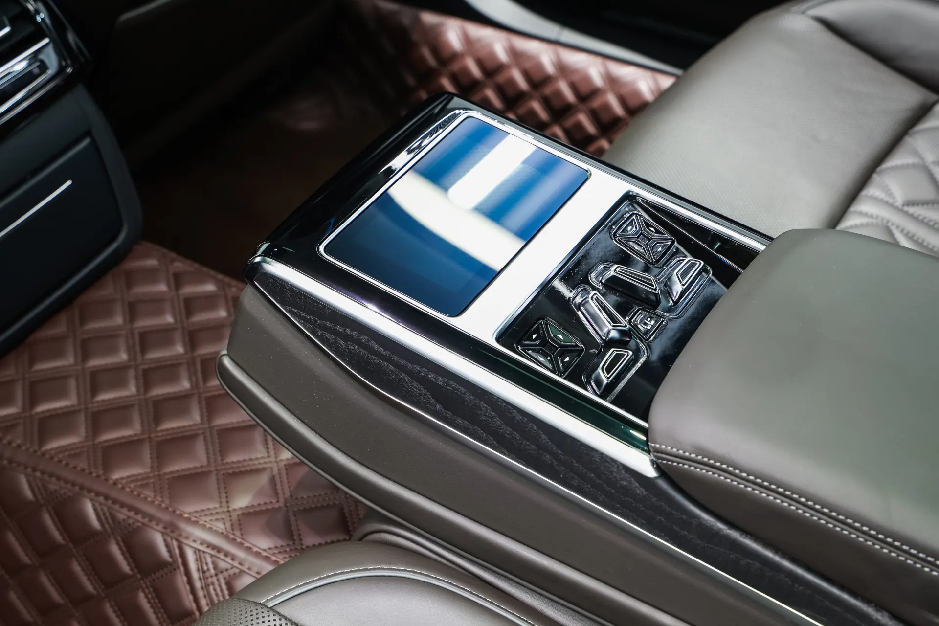 Audi A8L 50 TFSI, 2024 19