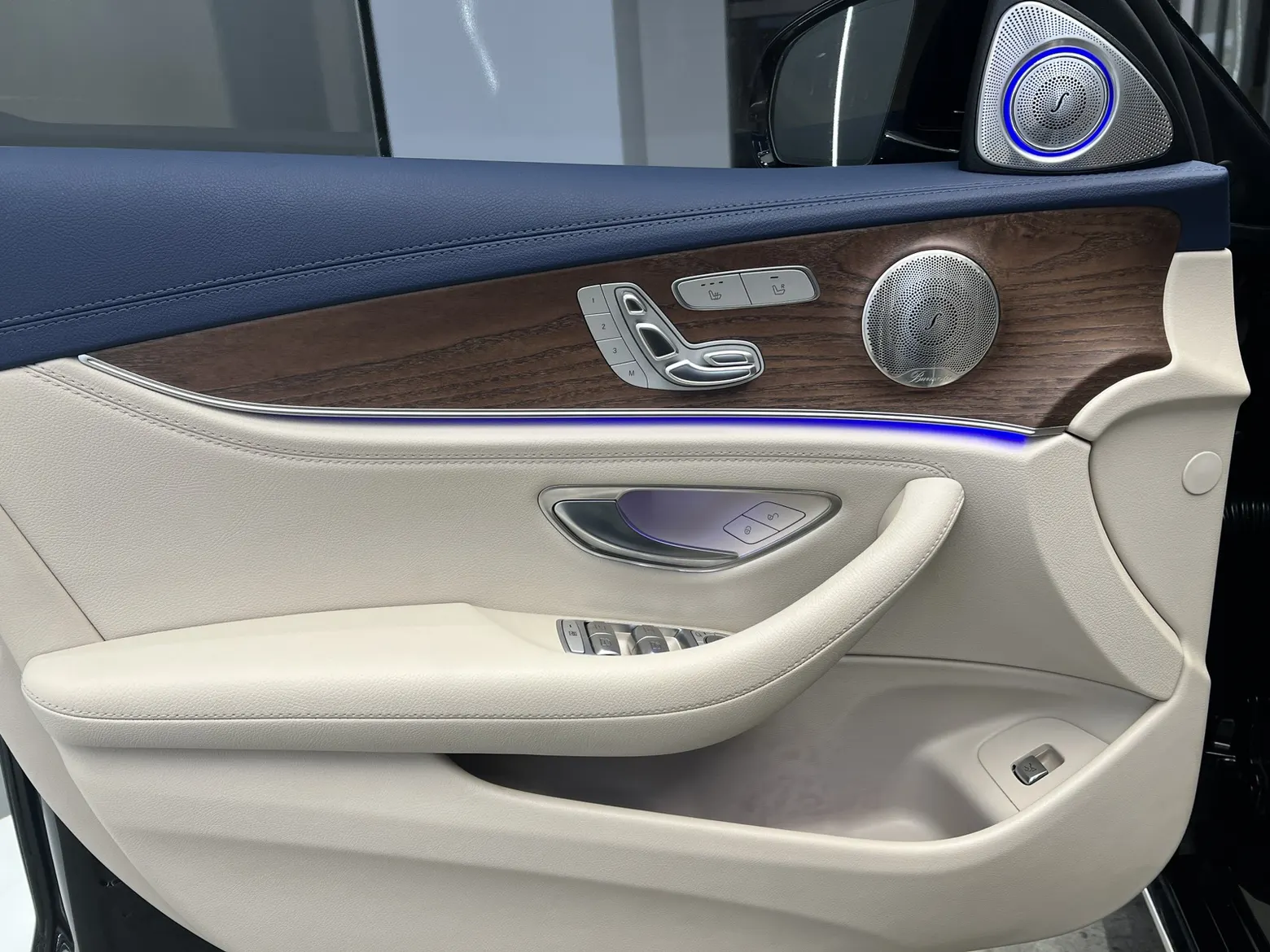 Mercedes-Benz E 300 L, 2022 13