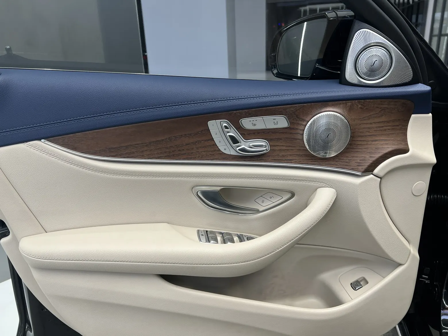 Mercedes-Benz E 300 L, 2022 21