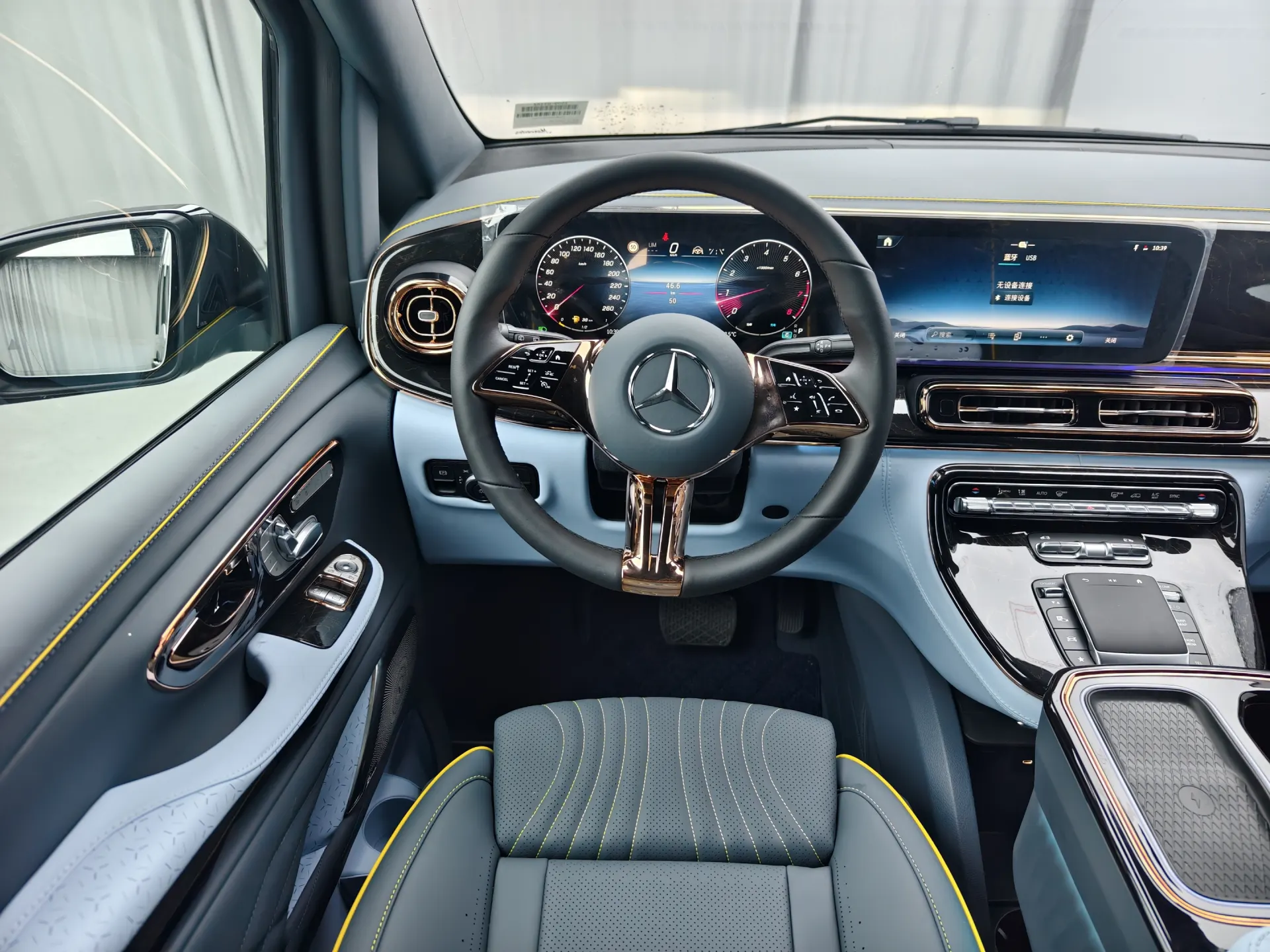 Mercedes-Benz V, 2024 23