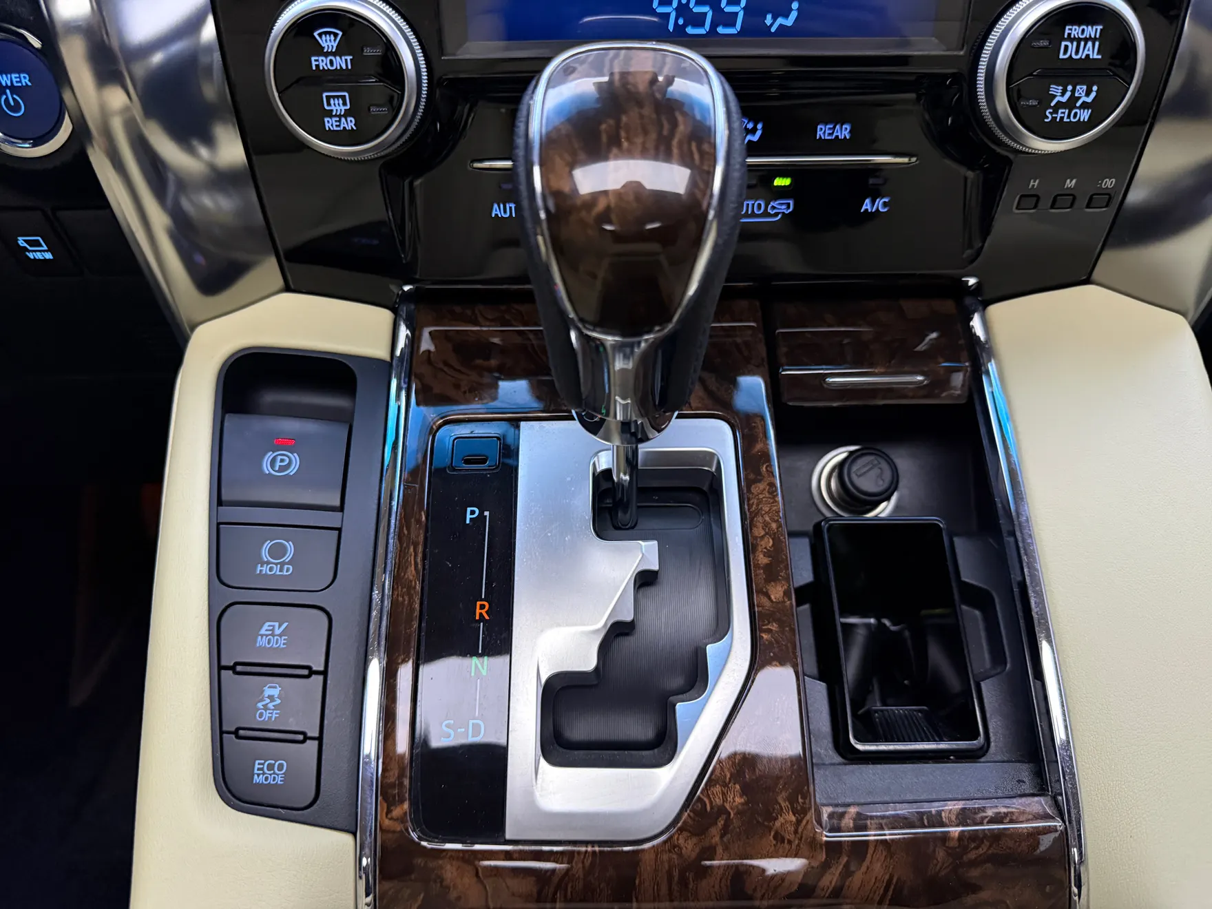 Toyota Alphard, 2022 21