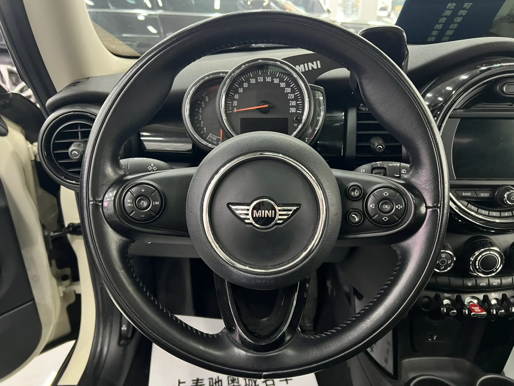 Mini ONE, 2019 17