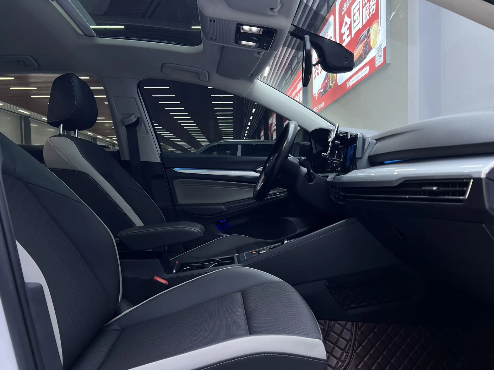 Volkswagen Golf, 2023 все фото