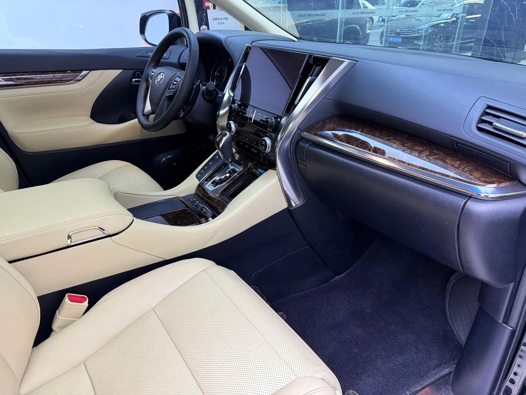 Toyota Alphard, 2022 19