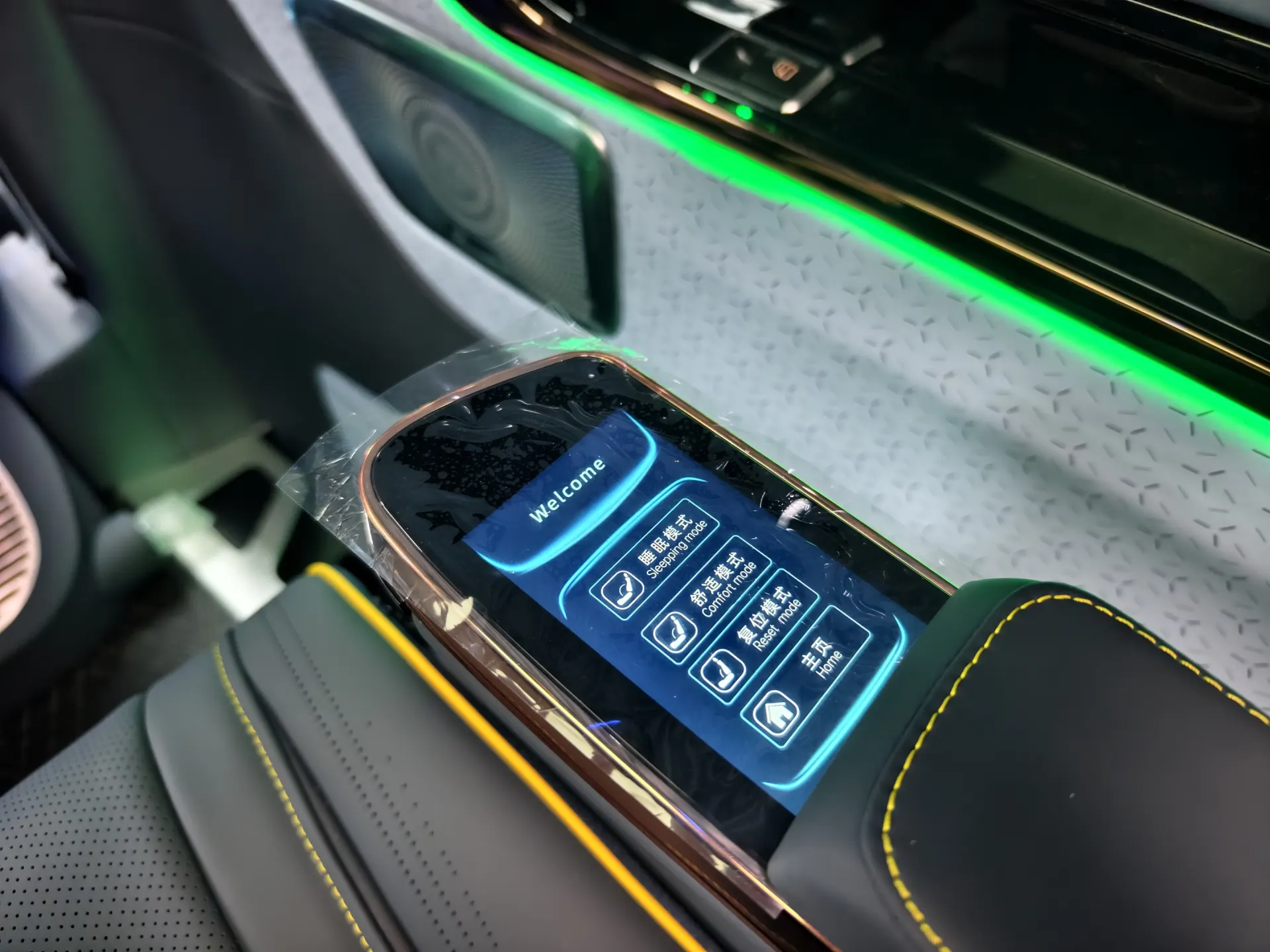 Mercedes-Benz V, 2024 18
