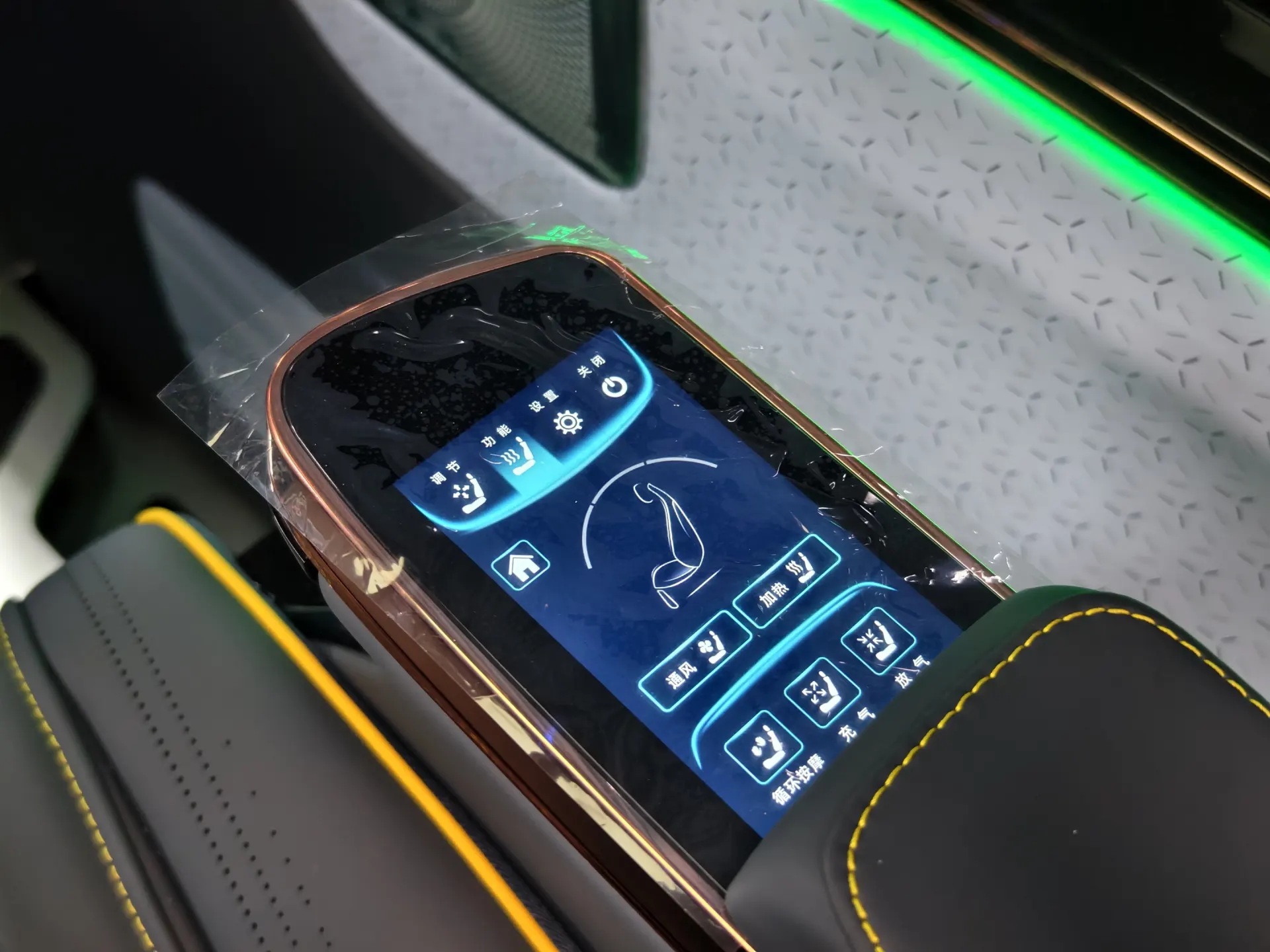 Mercedes-Benz V, 2024 19