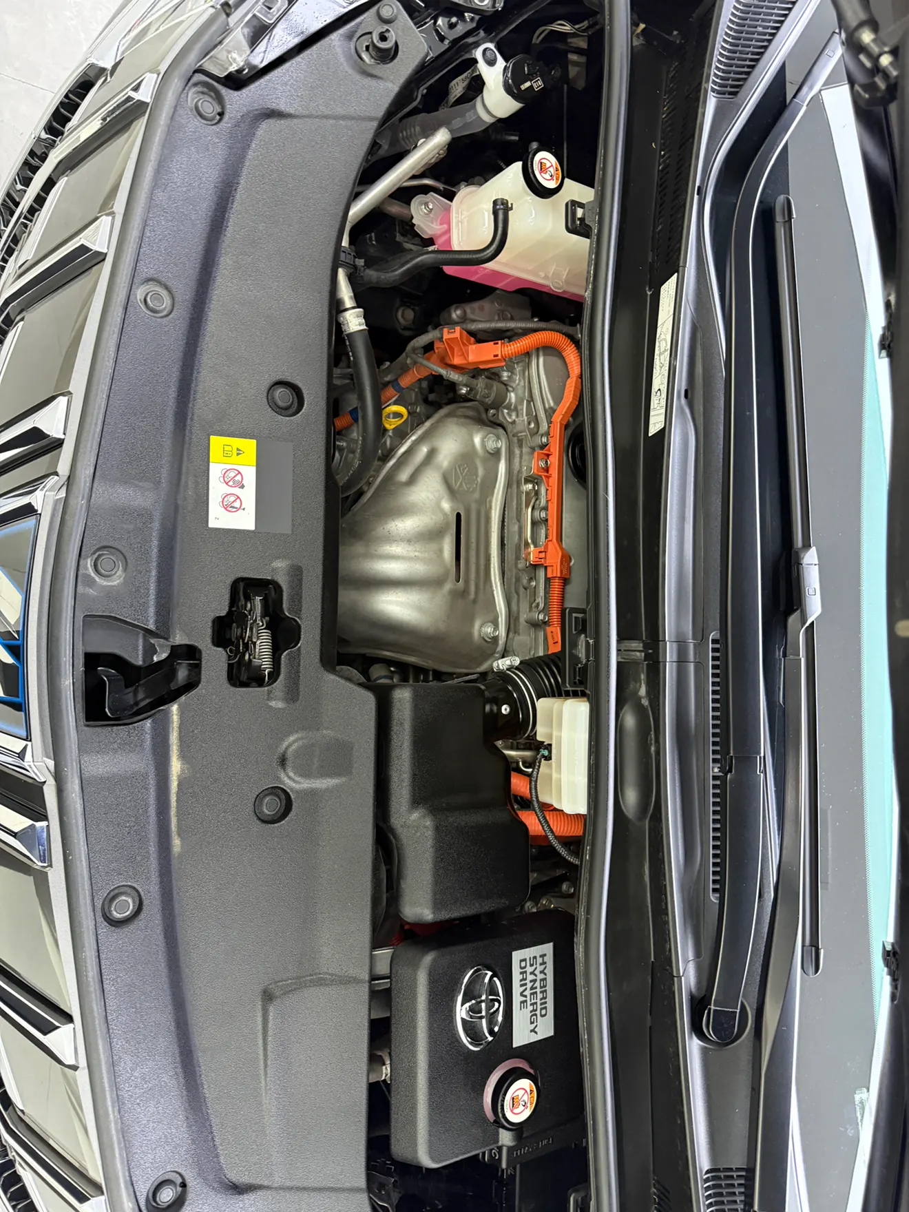 Toyota Alphard, 2022 13