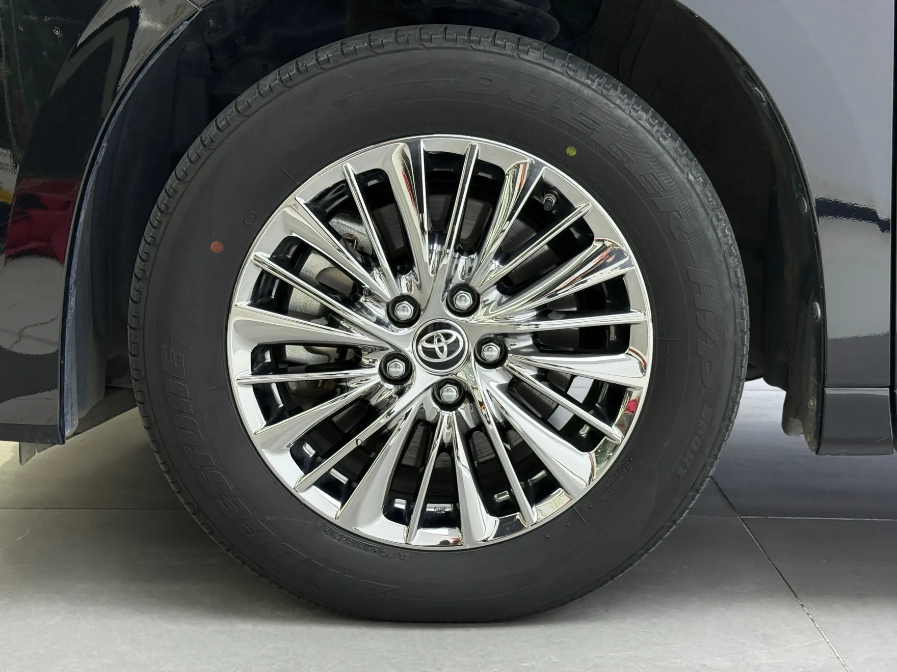 Toyota Alphard, 2022 11
