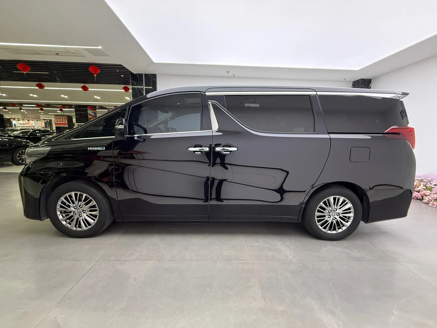 Toyota Alphard, 2022 8