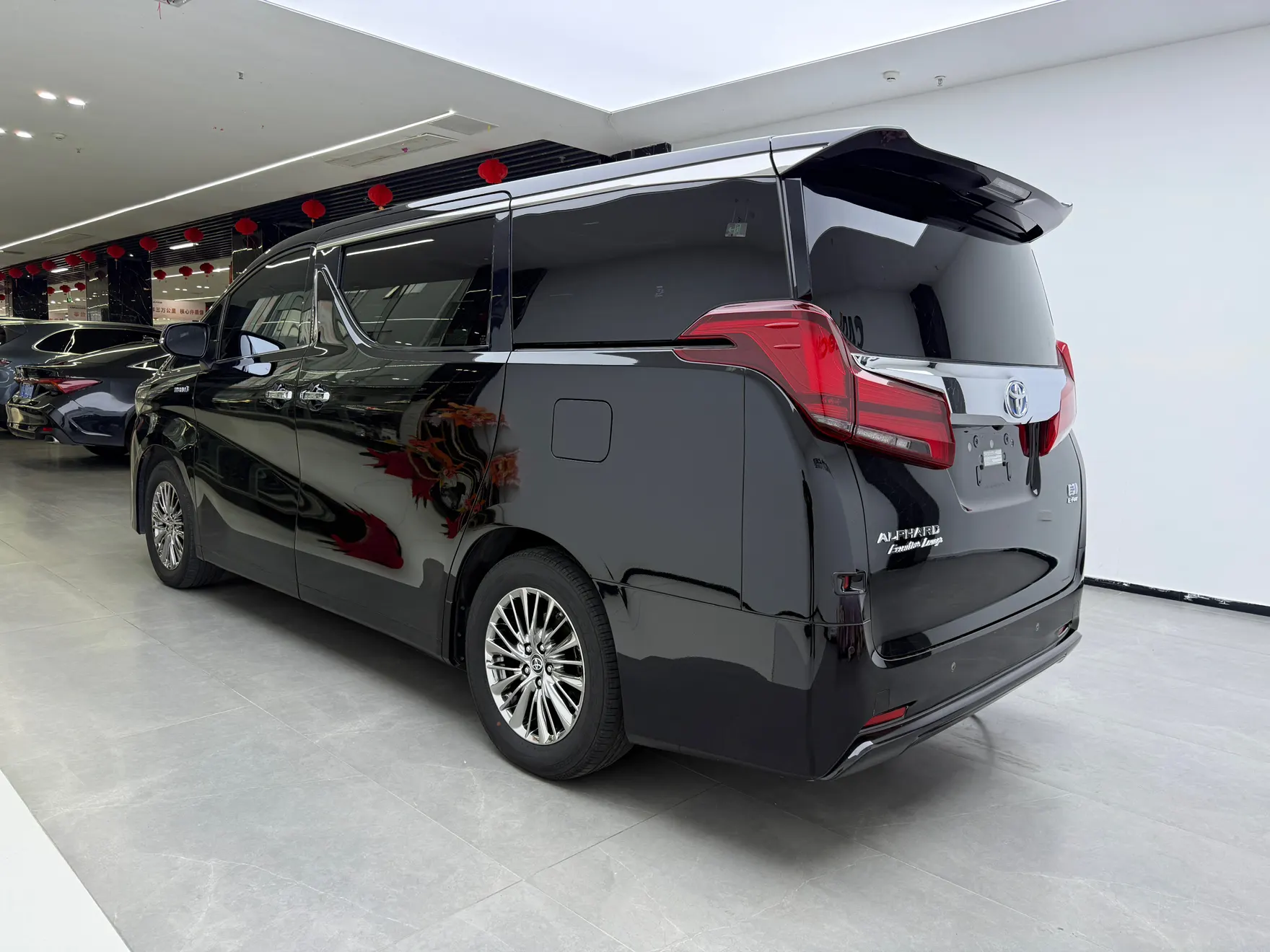 Toyota Alphard, 2022 7