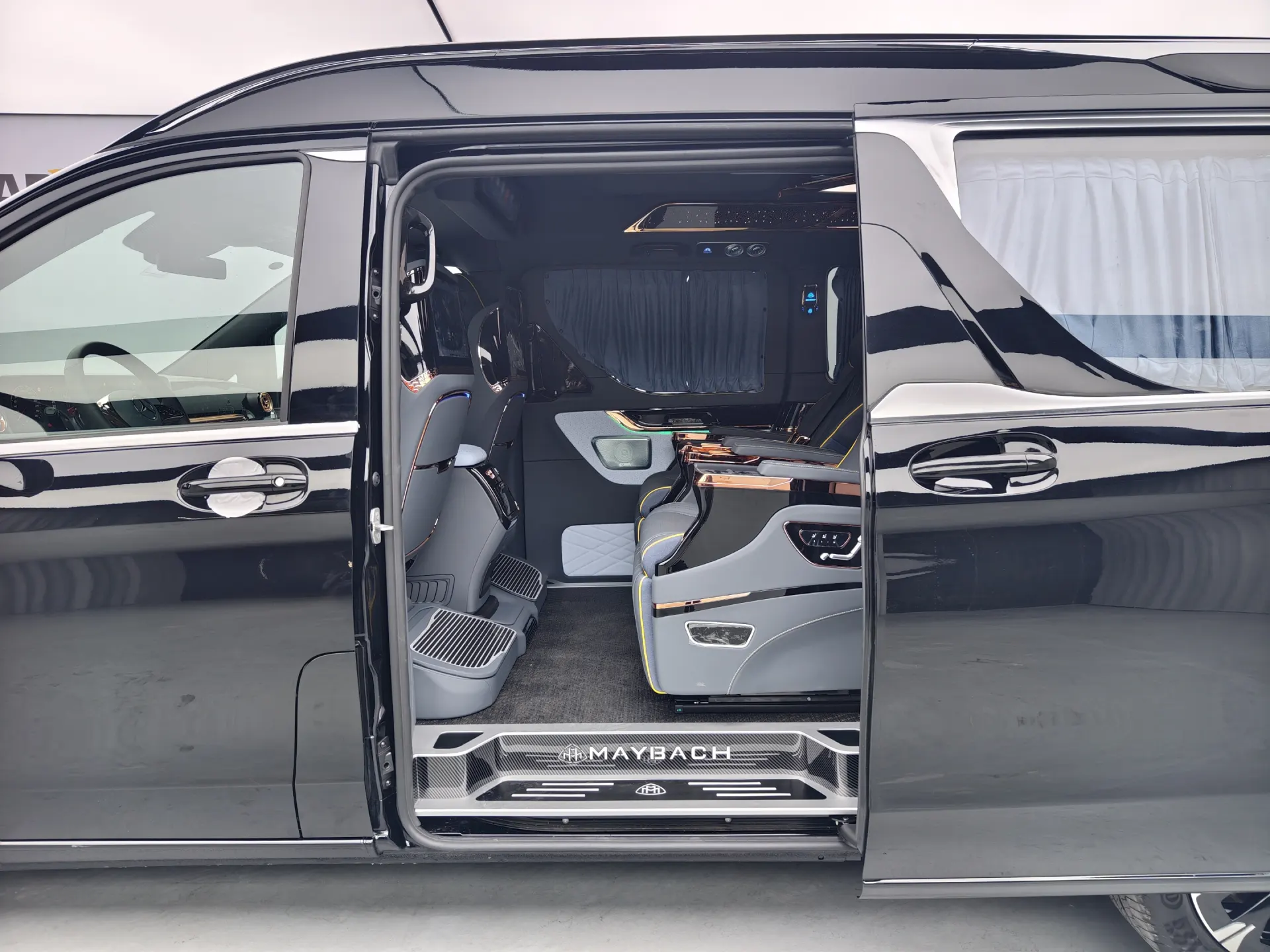 Mercedes-Benz V, 2024 7