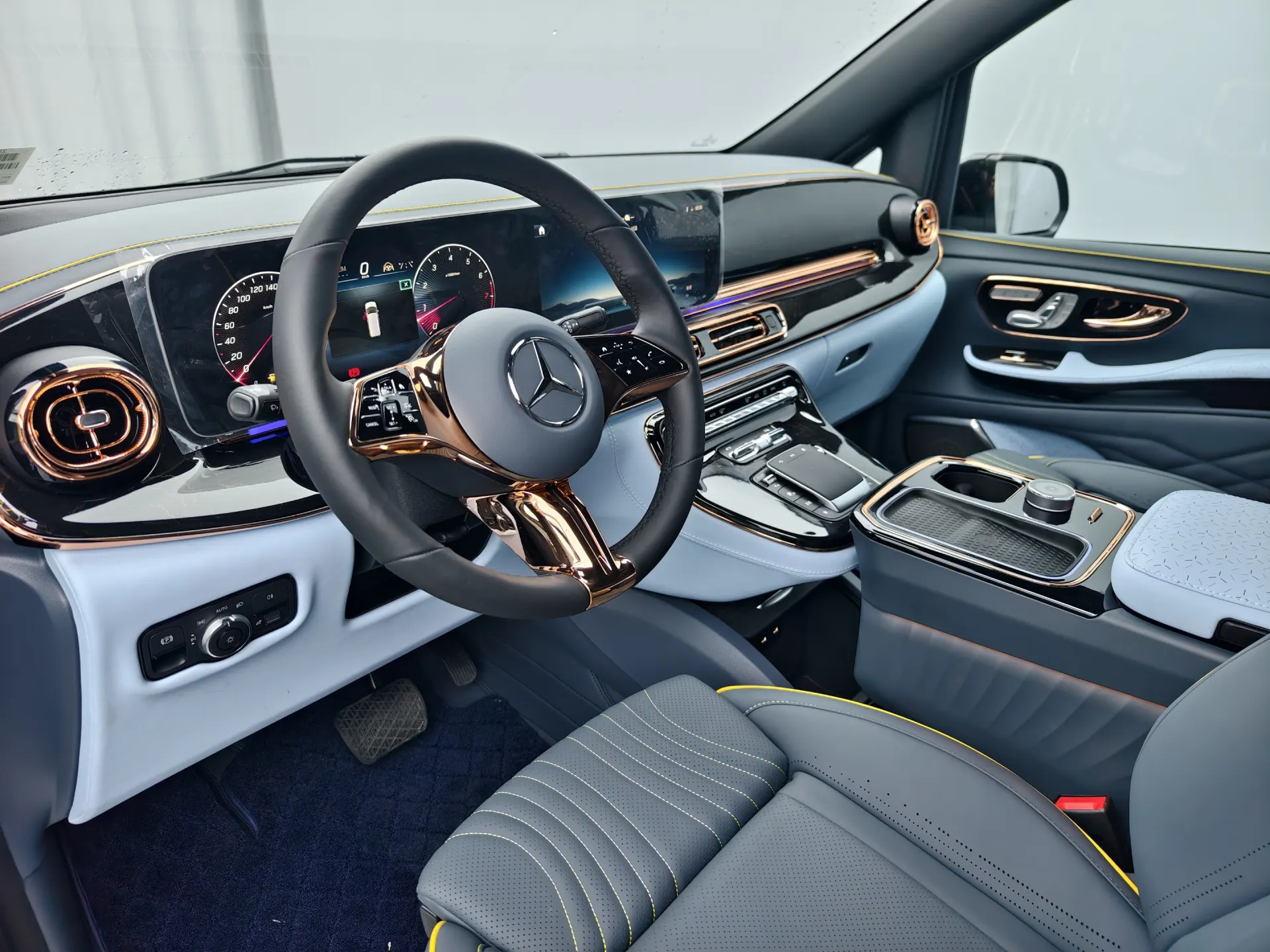 Mercedes-Benz V, 2024 30