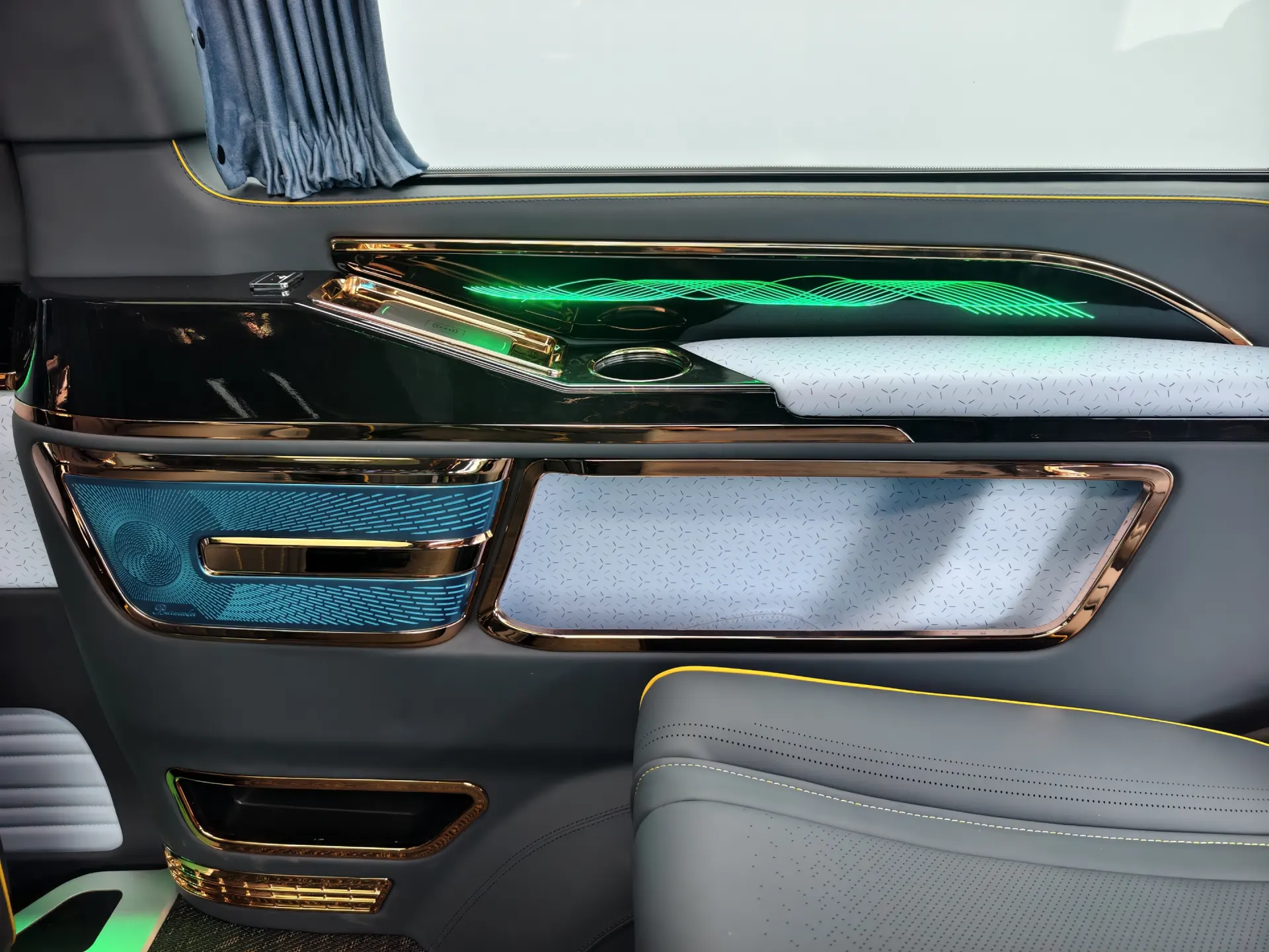 Mercedes-Benz V, 2024 24