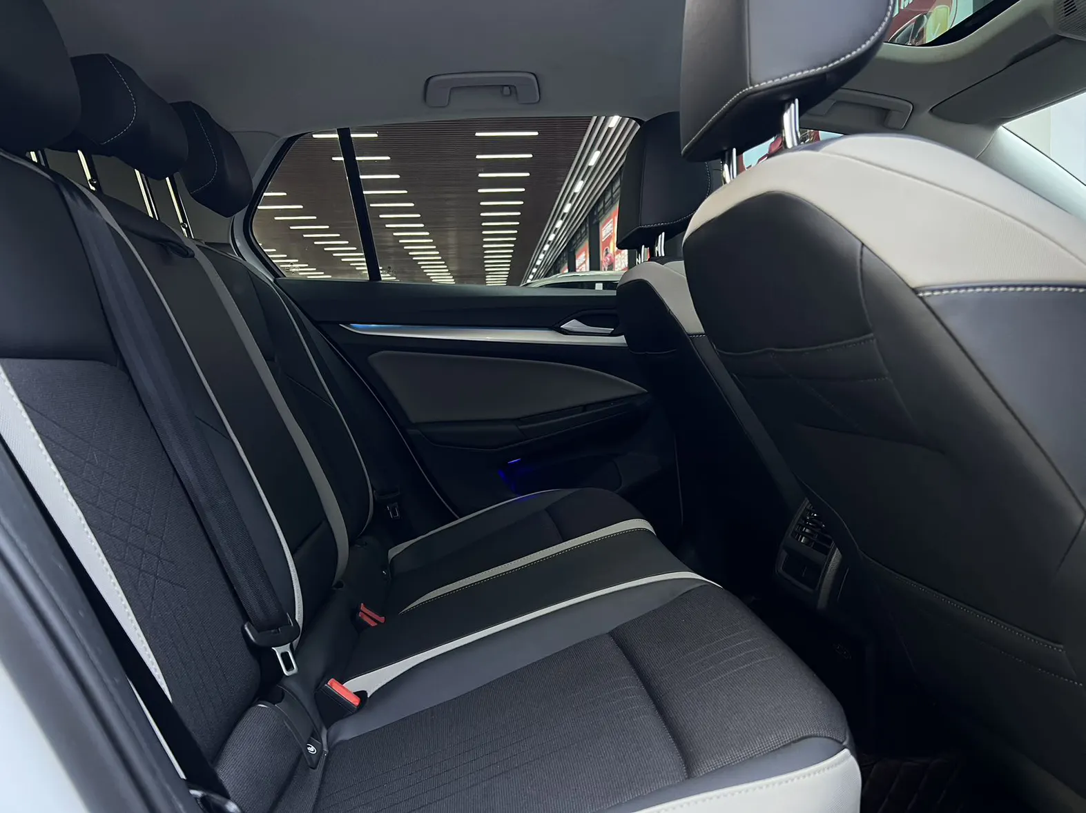 Volkswagen Golf, 2023 9
