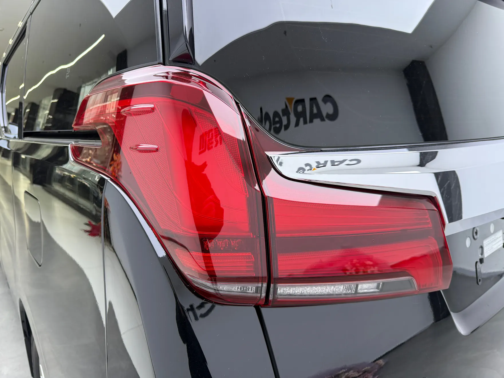 Toyota Alphard, 2022 10