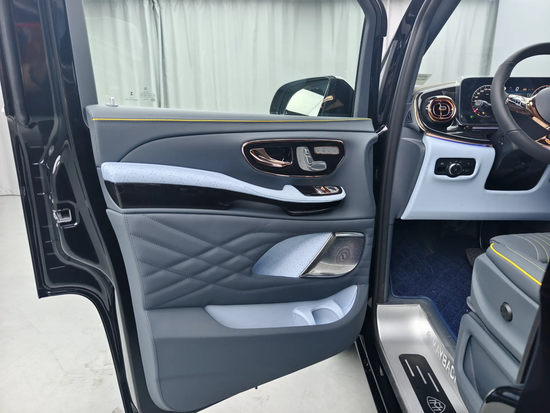 Mercedes-Benz V, 2024 11