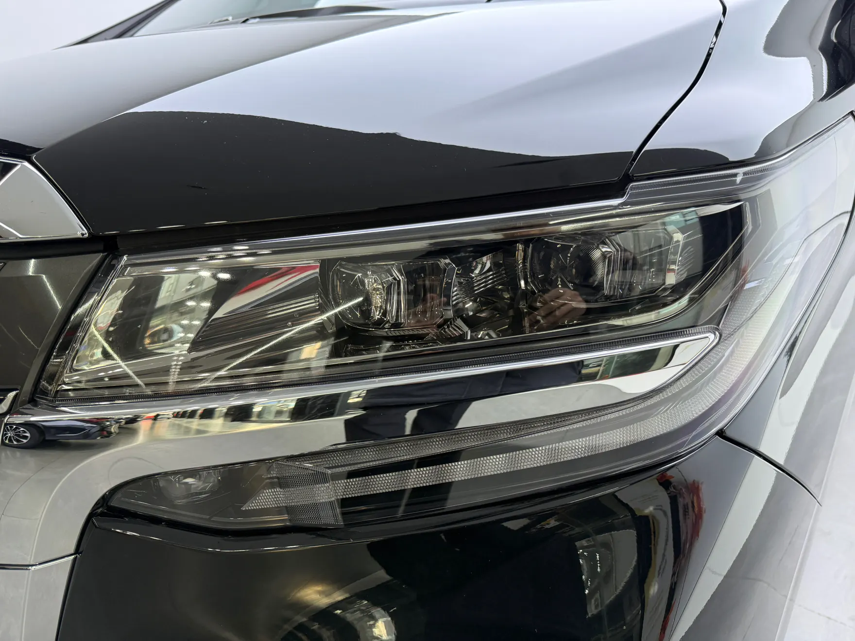 Toyota Alphard, 2022 9