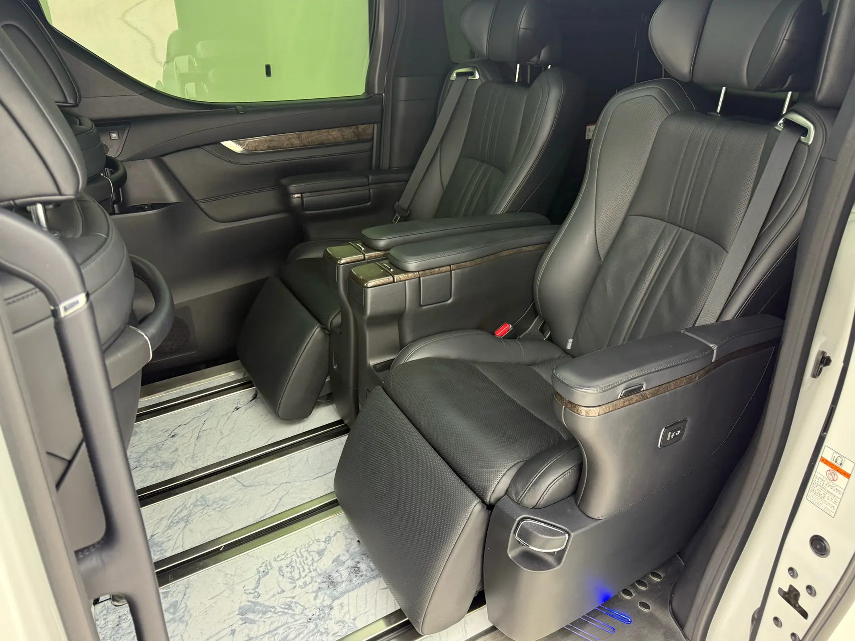 Toyota Alphard, 2019 22